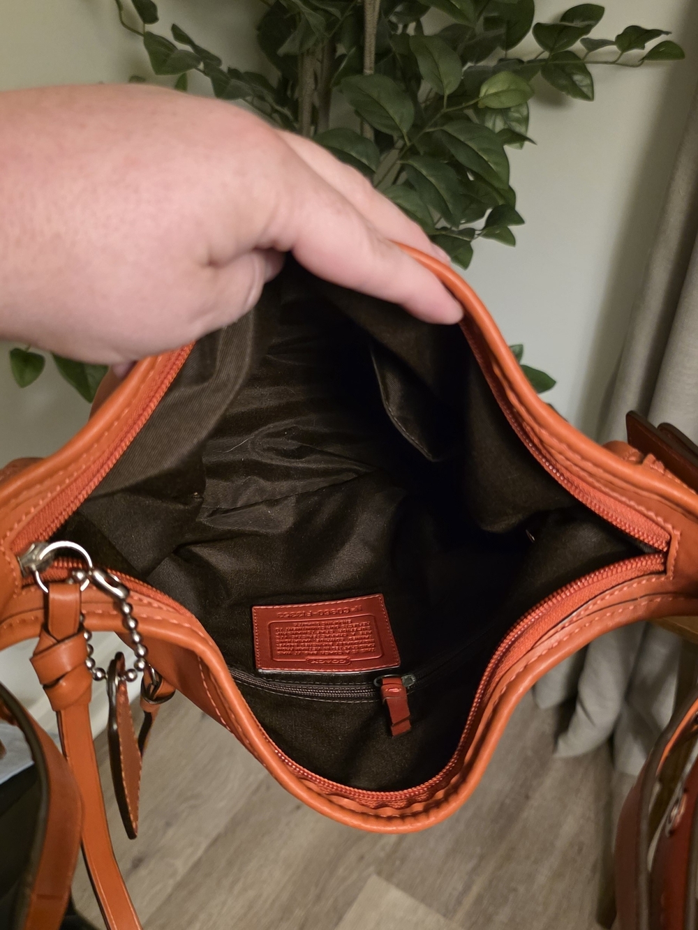 Coach Medium Chili Bleecker Bucket Bag F13353 - Picture 4 of 9